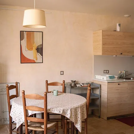 Le Clos Du Chevalier, Adults Only Nyaraló *