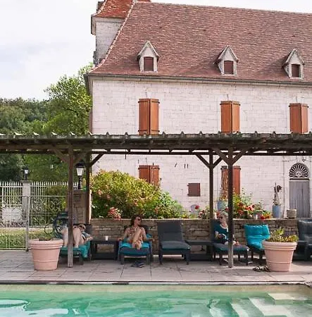Le Clos Du Chevalier, Adults Only
