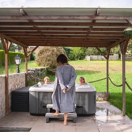 Le Clos Du Chevalier, Adults Only